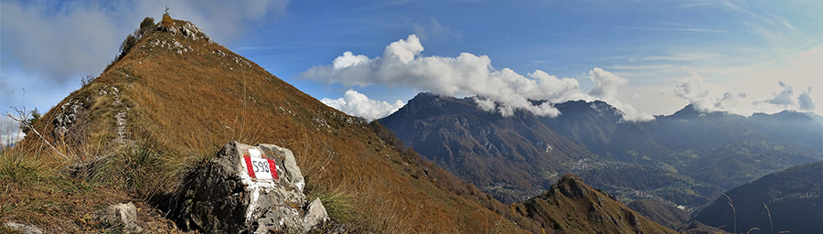 Vista panoramica dall'anticima del Monte Gioco a dx verso la Val Serina
